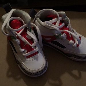 I’m selling boys name brand shoes